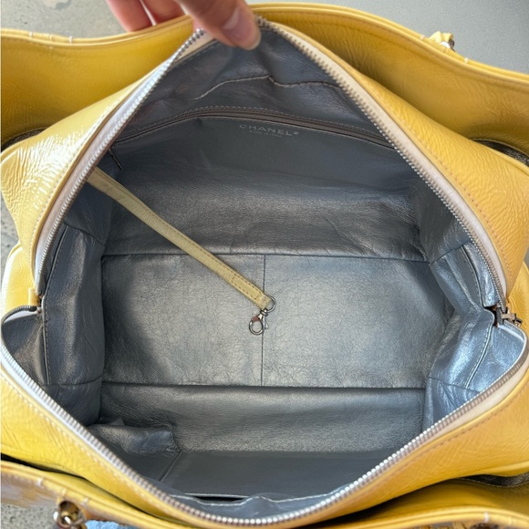 Chanel Patent leather Chain bag Yellow Silver Metal - Picture 8 of 10